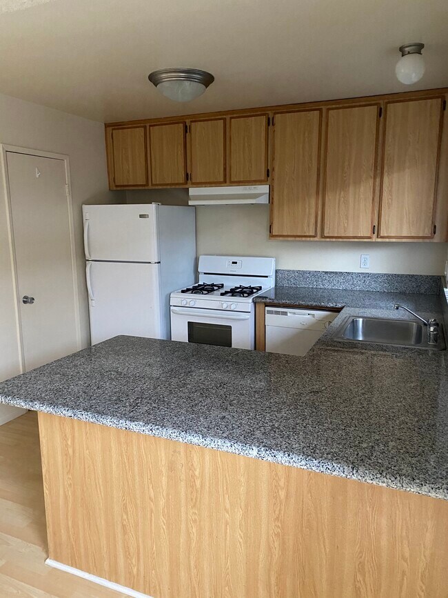 Building Photo - 4225 Del Mar Ave