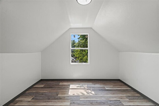 Building Photo - 2136 SW 23rd St