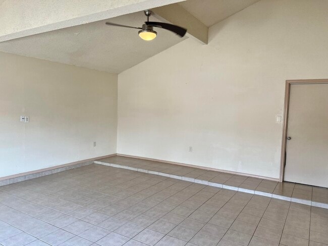 Building Photo - 12116 El Greco Cir
