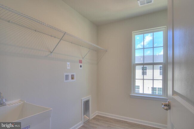 Building Photo - 2506 EMBER Ln