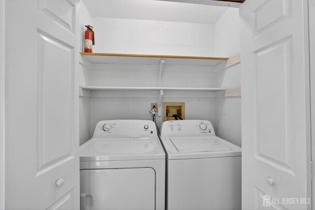 Building Photo - 41 Van Pelt Ct