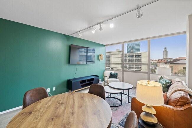 Building Photo - 1800 Lavaca St