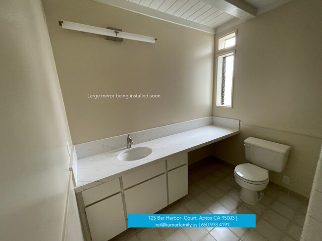 Hall bath - 125 Bar Harbor Ct