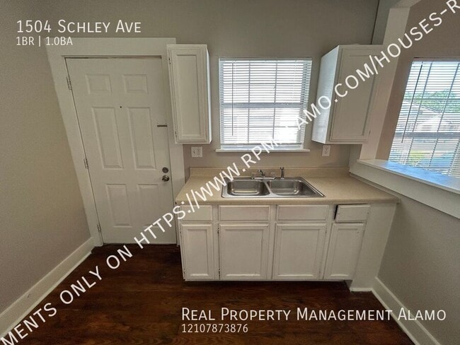 Building Photo - 1504 Schley Ave