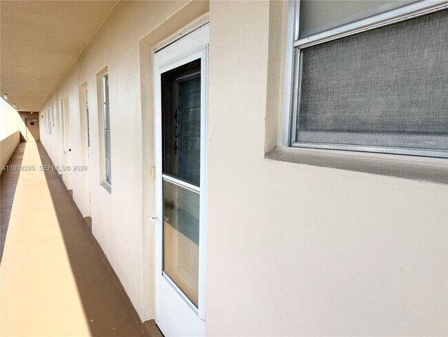 Building Photo - 300 NE 14th Ave