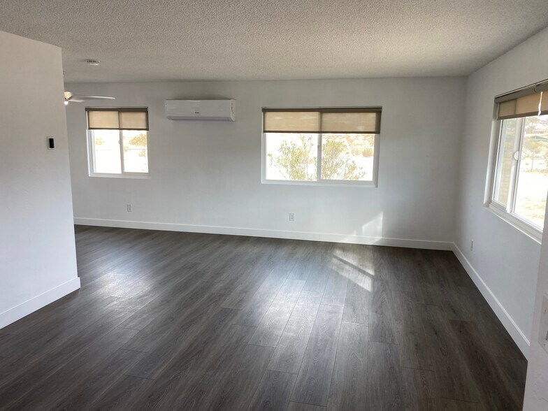 Building Photo - 61880 Verbena Rd