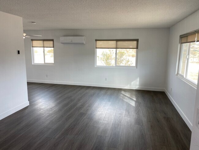 Building Photo - 61880 Verbena Rd