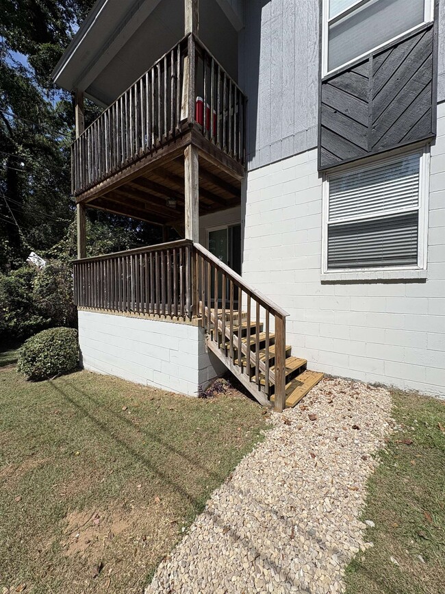Building Photo - 1530 Live Oak Dr