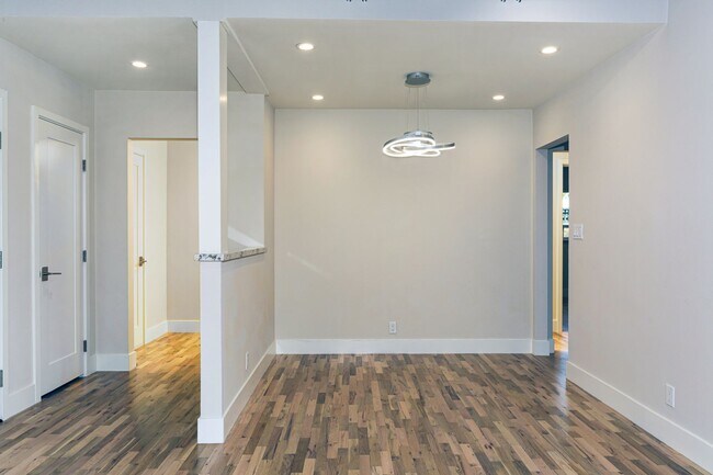 Building Photo - FULLY RENOVATED 3 BEDROOM, 2 BATHROOM IN E...