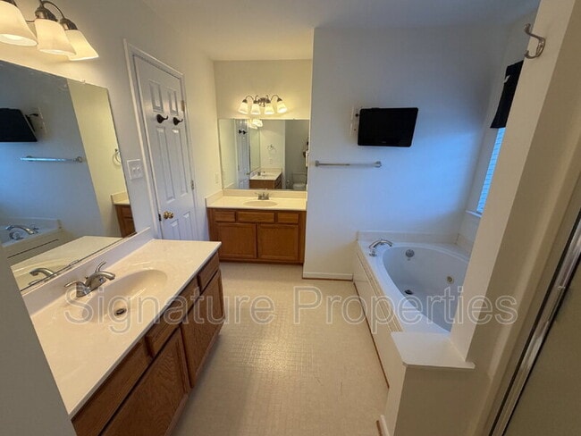 Building Photo - 1609 Cadmus Ct