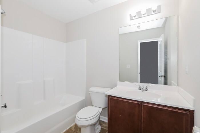 Building Photo - 2108 Belmont Cir NE