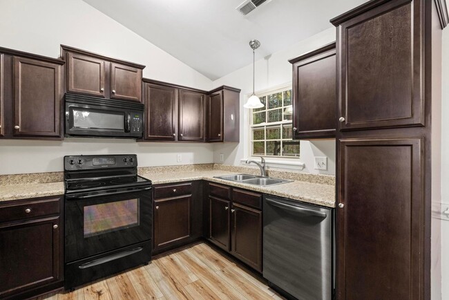 Building Photo - Available now in Sneads Ferry, NC! Close to base