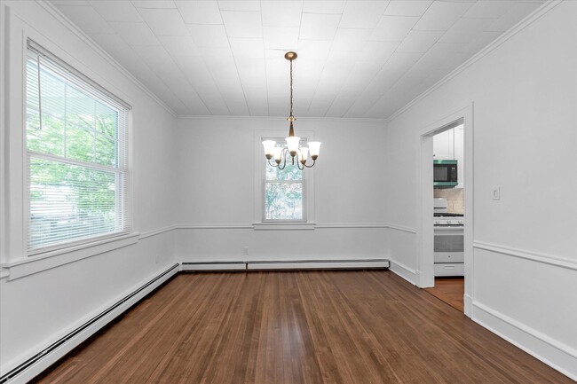 Building Photo - 23 S Bayles Ave