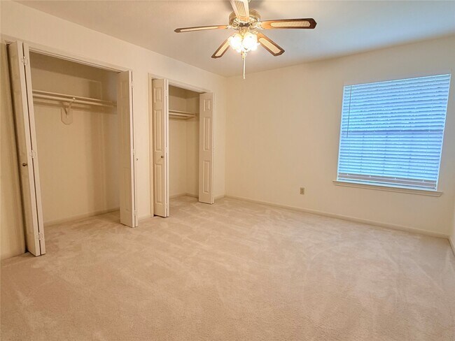 Building Photo - 3306 Vista Lake Dr