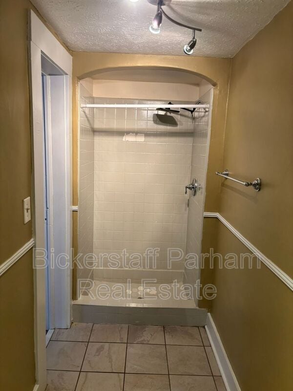 Building Photo - 1221 Owsley Ave