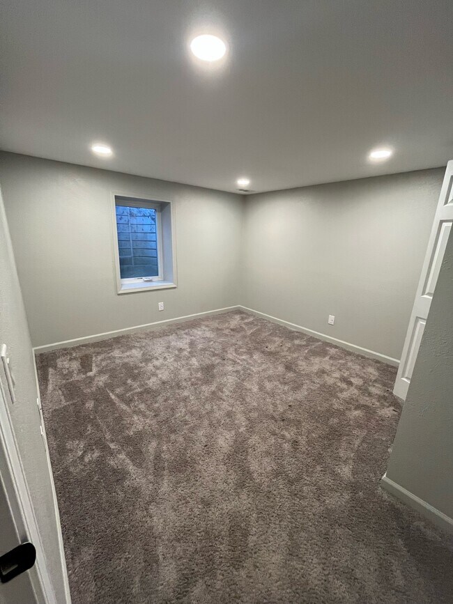 Building Photo - 2451 S 14th St