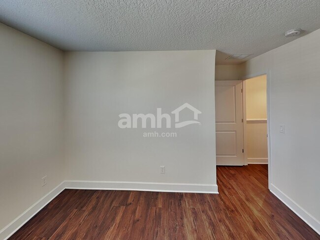 Building Photo - 413 Crestrun Loop