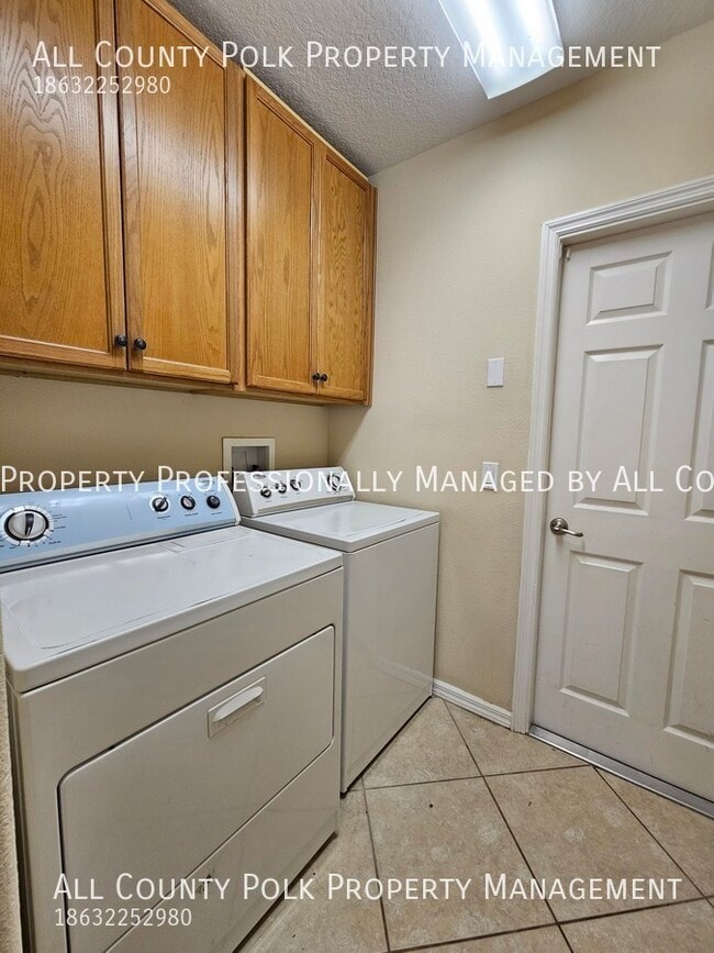 Building Photo - 1721 Altavista Cir