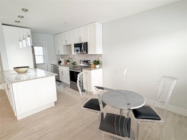 Building Photo - 4541 N Ocean Dr