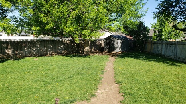 Building Photo - 3 Bedroom with large yard.