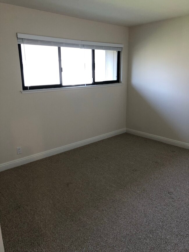 Building Photo - 818 Juno Ln