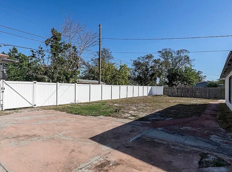 Building Photo - 4335 10th Ave S