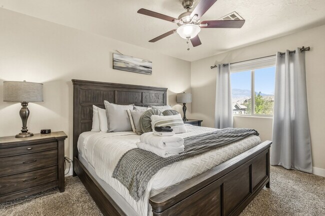 Building Photo - 4221 Torrey Pines Dr