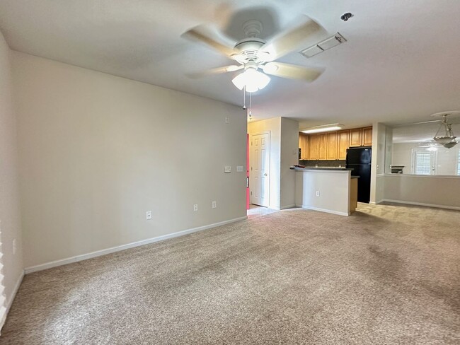Building Photo - Gated community!  Amenities Galore! Close ...