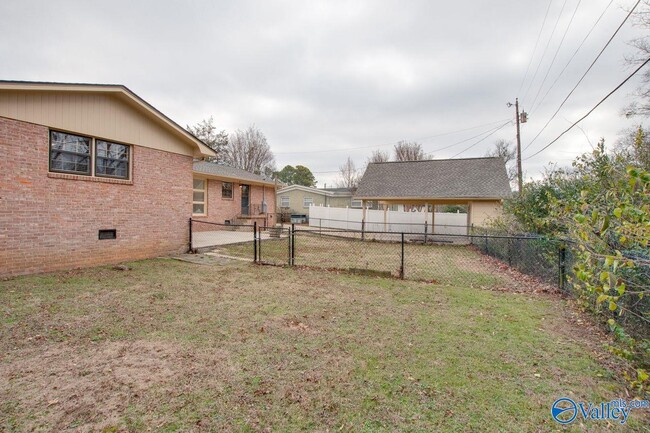 Building Photo - 814 Cleermont Dr SE