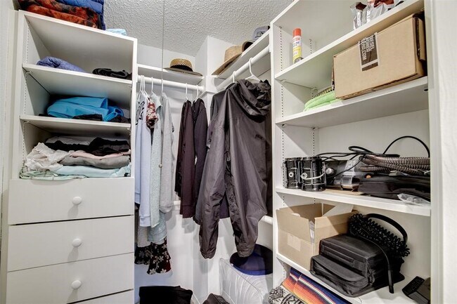 Building Photo - 12900 Walden Rd