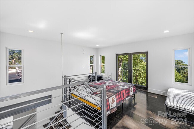 Building Photo - 49 Castle Ct