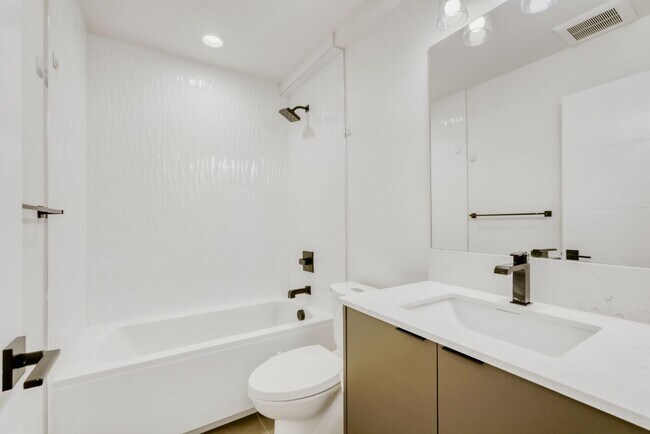 Building Photo - Stylish Seattle Home | 2 Bed, 2 Bath + A/C & Private Patio