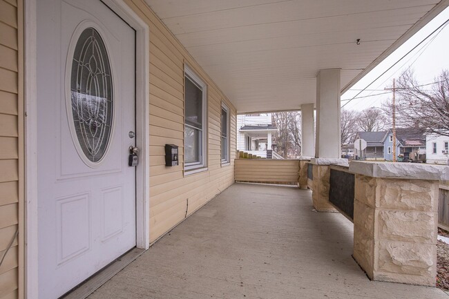 Building Photo - 3300 W 54th St