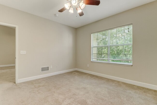 Building Photo - Beautiful 3BR/2BA Condo in Gated Stoney Creek – Close to Amelia Island