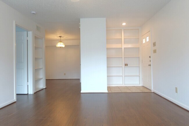 Building Photo - 1311 Antoine Dr