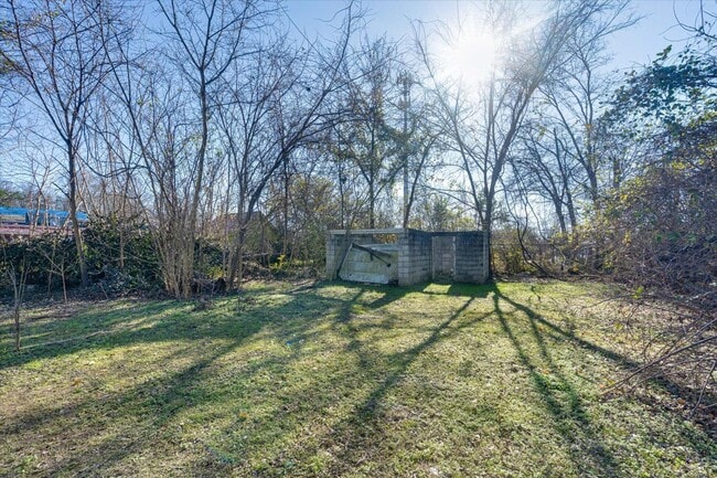 Building Photo - 2210 Milne St