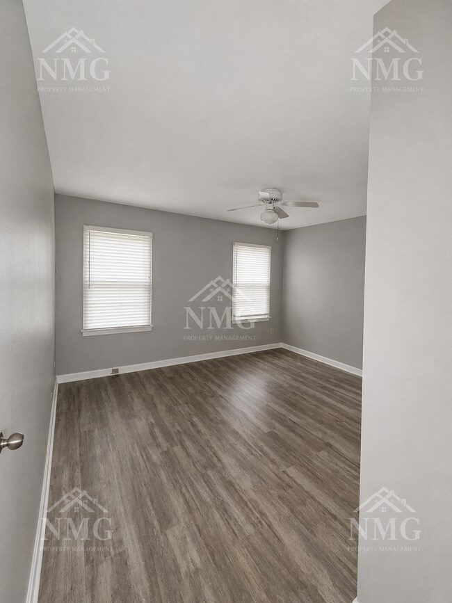 Building Photo - 4247 E Ridge Dr