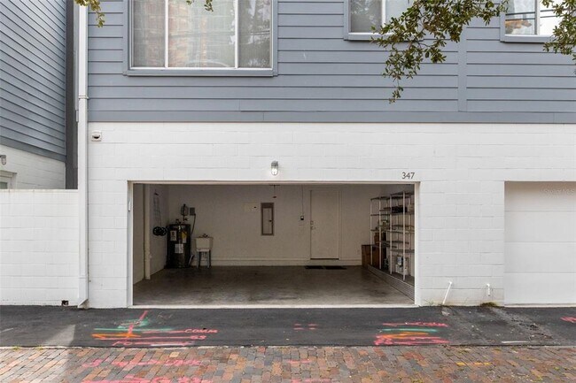 Building Photo - 347 4th Ave S