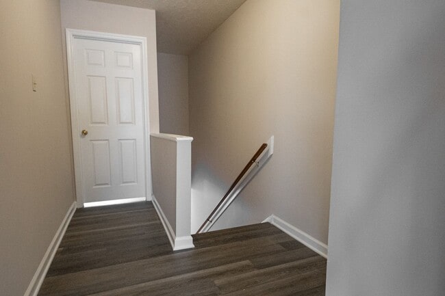 Building Photo - A must see 2 BEDROOM Townhome ! Convenient...
