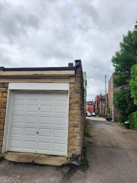Building Photo - 167 46th St