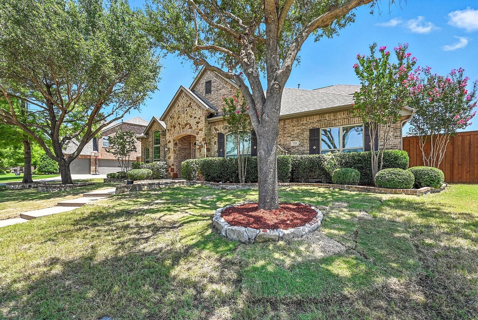 Building Photo - Room in House on Smoke Tree Dr