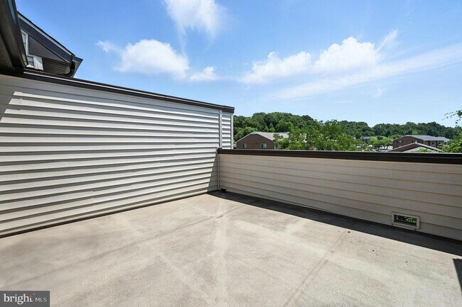 Building Photo - 7233 Mountaineer Dr