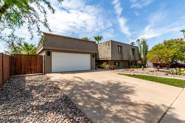 Building Photo - 8307 E Buena Terra Way