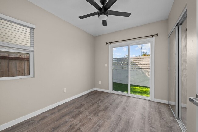 Building Photo - Private rooftop deck!