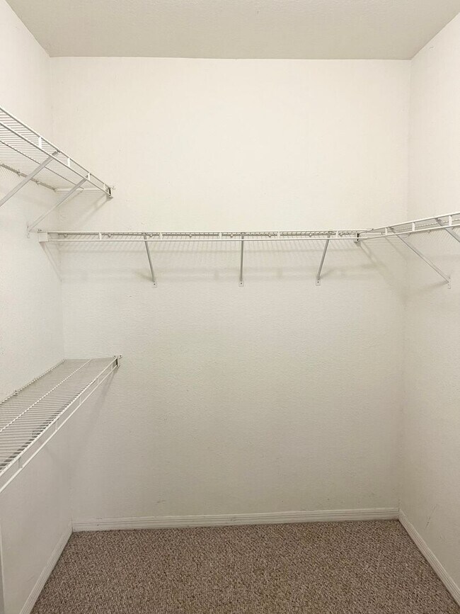Building Photo - 2 Bedroom 2 Bath Condo For Rent in Kissimm...