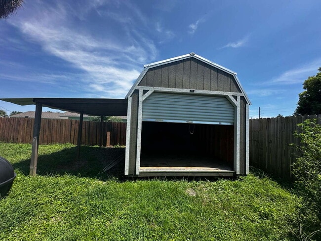 Building Photo - 112 Woodlawn Dr
