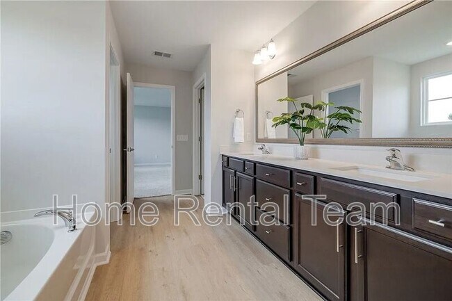 Building Photo - 113 Fenway St