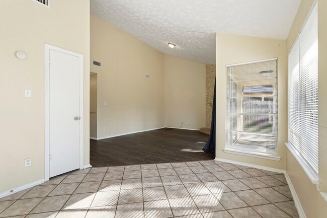 Building Photo - 16235 Cutten Rd