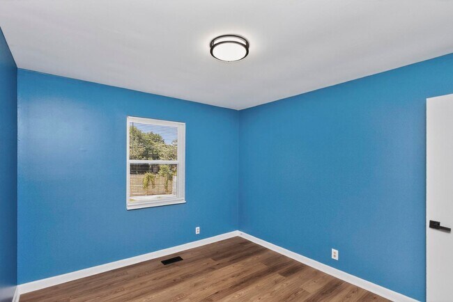 Building Photo - 3153 Towne Village Rd