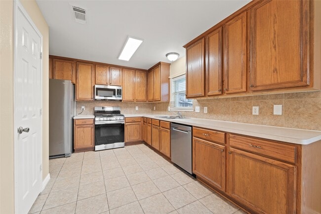 Building Photo - 32227 Willow Creek Park